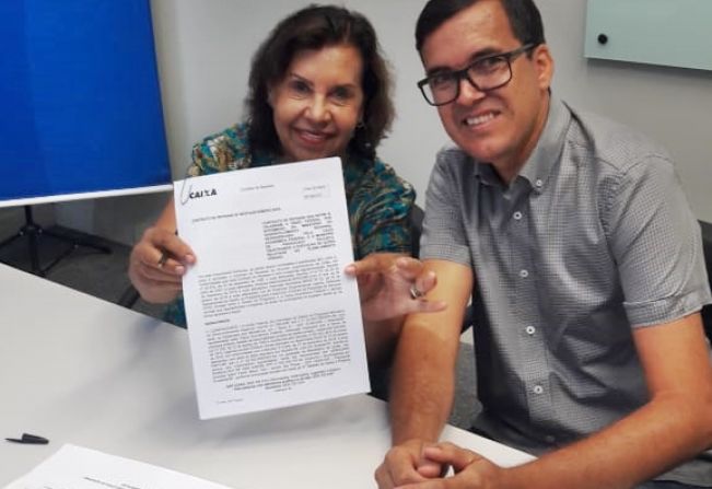 Prefeita Almira assina contrato de repasse de convênios para recape