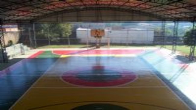 Quadras das escolas municipais ganham reformas e as cores do município