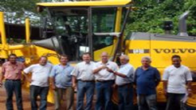 Paraguaçu renova frota: novas motos para a fiscalização e moto niveladora para Departamento de Obras