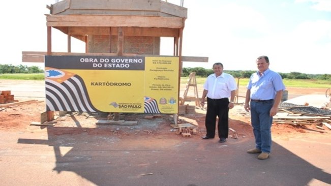 Prefeito Ediney visita obras de construção do kartódromo no Centro de Convergência