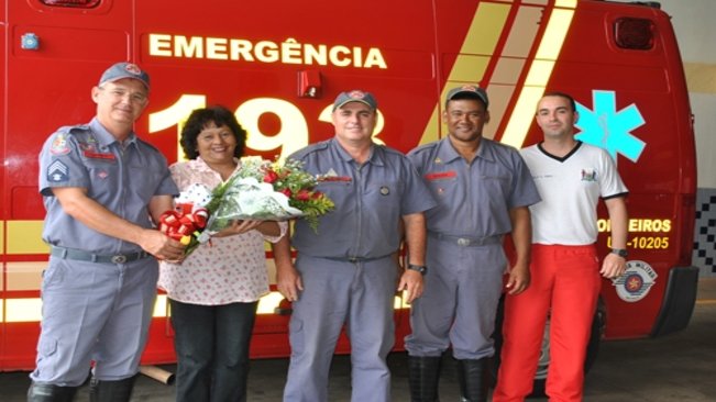 Corporações fazem ação conjunta celebrando o Dia da Mulher e Bombeiros homenageiam Primeira Dama