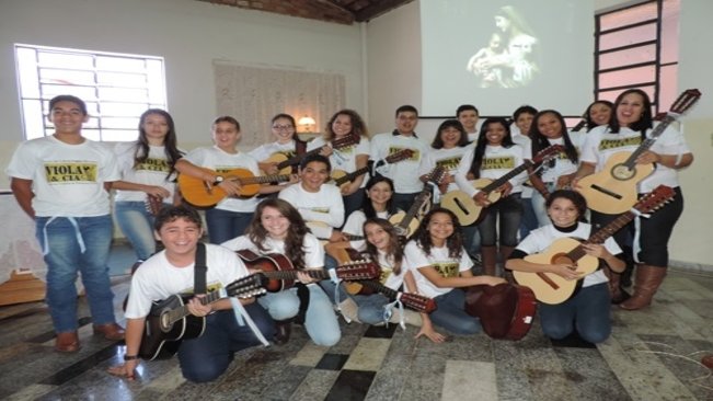 Grupo Viola & Cia promove “Coração Feliz” na Biblioteca Municipal