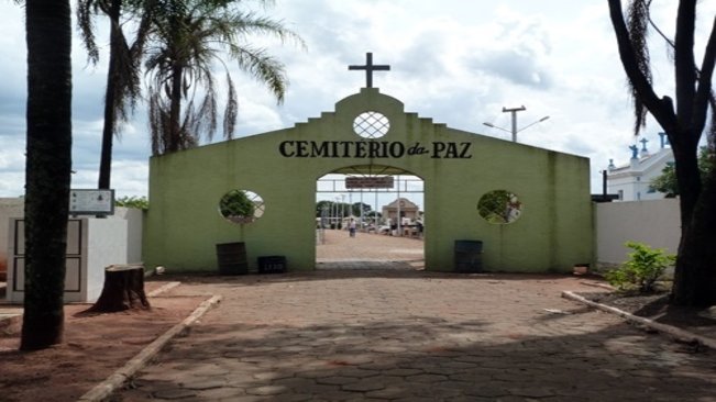 Prefeitura Municipal realiza limpeza e pequenos reparos nos cemitérios para Dia de Finados