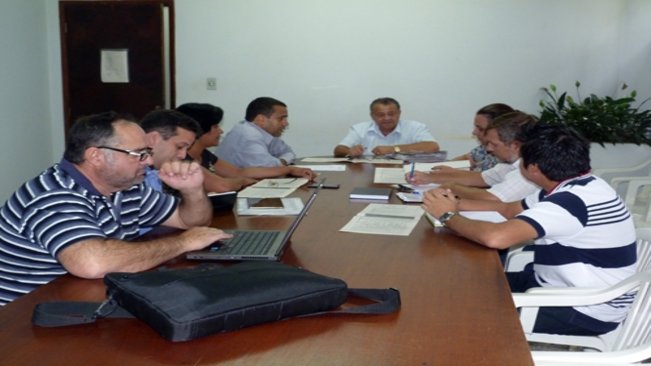 Prefeito de Paraguaçu prossegue reuniões e exige total acompanhamento e andamento de obras