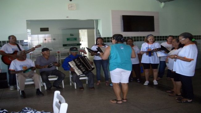 CRAS do Conjunto Mário Covas desenvolve atividade musical com idosos