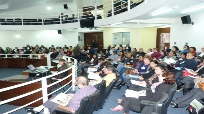 Conferência Municipal reuniu mais de 100 pessoas para debater temas nacionais da educação