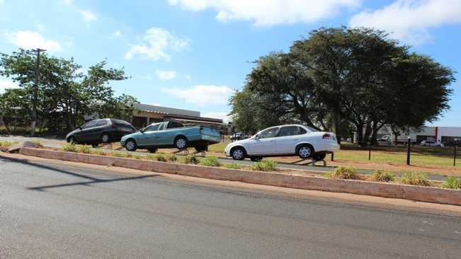 Prefeitura de Paraguaçu alerta donos de estacionamentos sobre prática de expor veículos na rua para venda