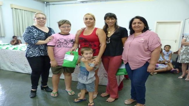 Educação realiza entrega de óculos de grau para mais de 100 estudantes da rede Municipal
