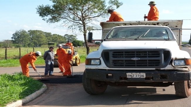 Operação Tapa Buracos já utilizou mais de 200 toneladas de massa asfáltica em diversos bairros