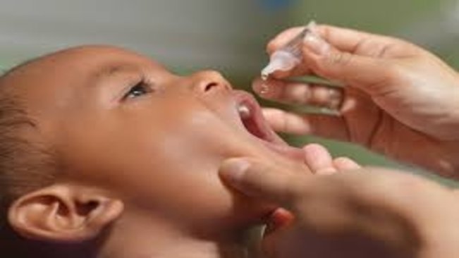 Vacinar crianças é obrigatório por lei e imunização está prevista como dever dos pais e direito de menores no ECA