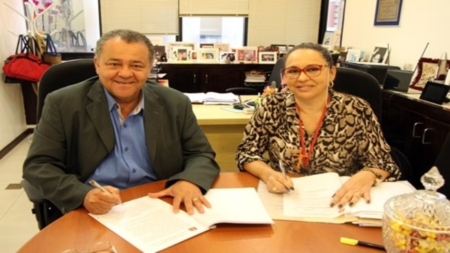 Prefeito assina convênios em SP e Paraguaçu terá quase um milhão para investimentos em Turismo
