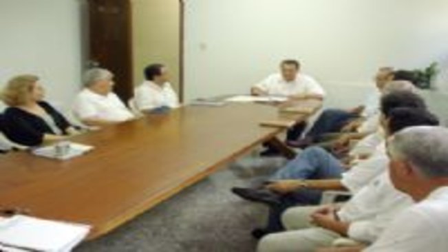 Prefeito Ediney reúne diretores e anuncia que manterá equipe