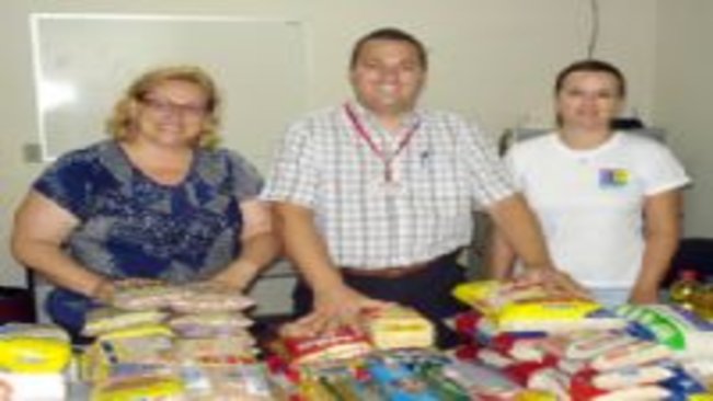 Parceria Romera e Prefeitura traz Julio Lara e arrecada mais alimentos para o Fundo Social