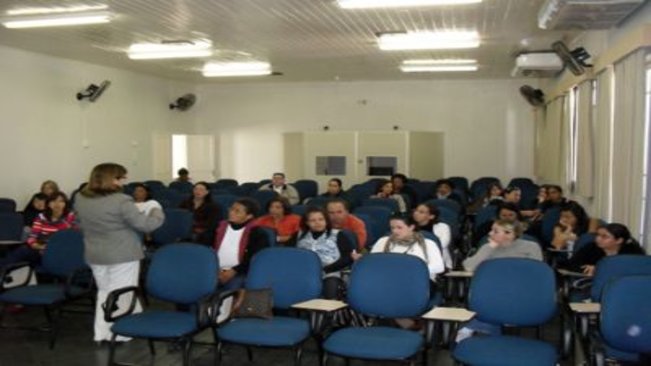 Cultura e Educação levam Mundo Encantado à Biblioteca Municipal