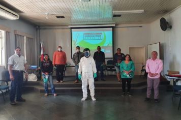 Prefeitura treina profissionais em como usar equipamentos de proteção corretamente e não serem infectados pelo coronavírus