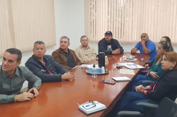 Prefeitura realiza reunião para traçar estratégias contra o descarte irregular de materiais