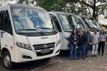 Prefeitura adquire três novos micro-ônibus escolares com acessibilidade para a Educação