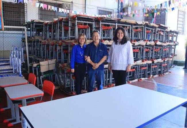 Prefeitura adquire mais de 400 conjuntos de carteiras para as escolas municipais