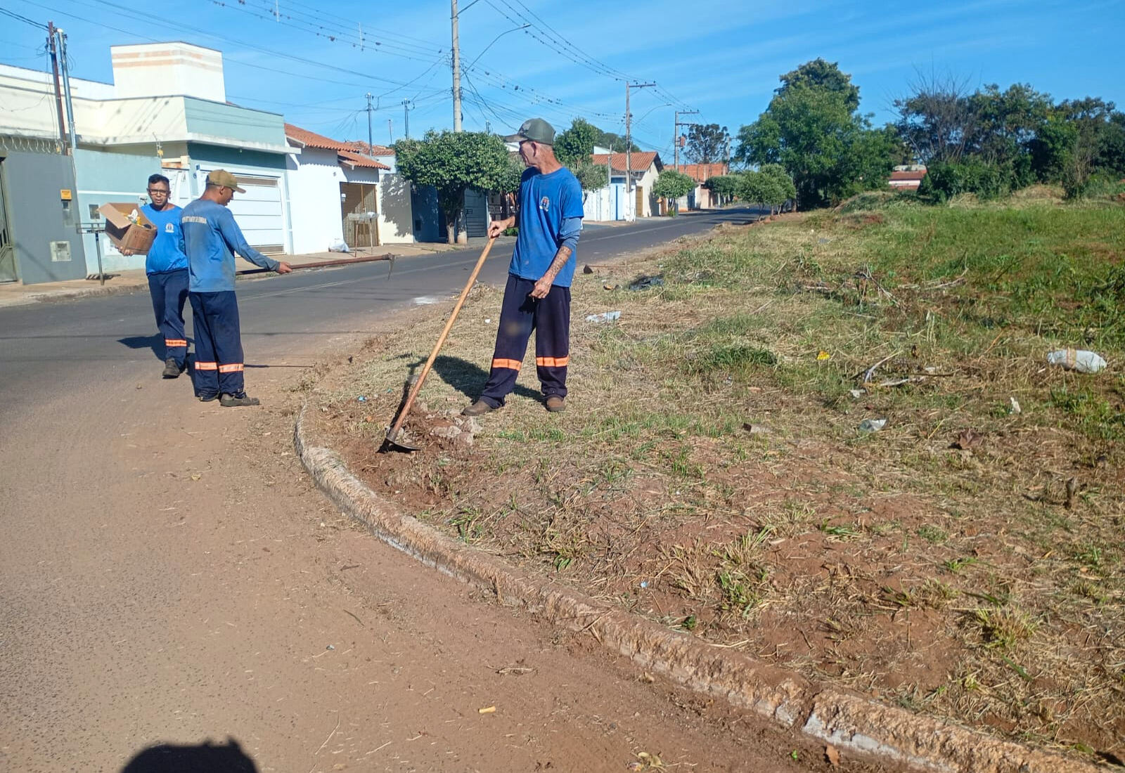 Prefeitura intensifica limpeza urbana nas proximidades do Kawakami e reforça alerta contra descarte irregular