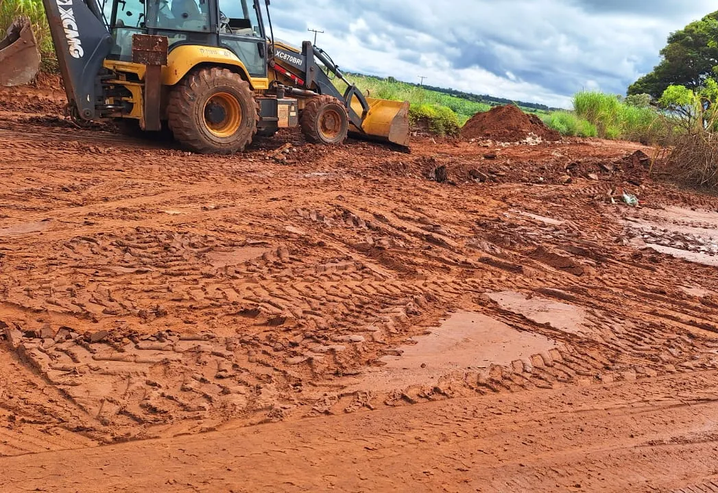 Cavalaria da Secretaria de Obras realiza manutenção nas estradas do Supapo e do Chaparral