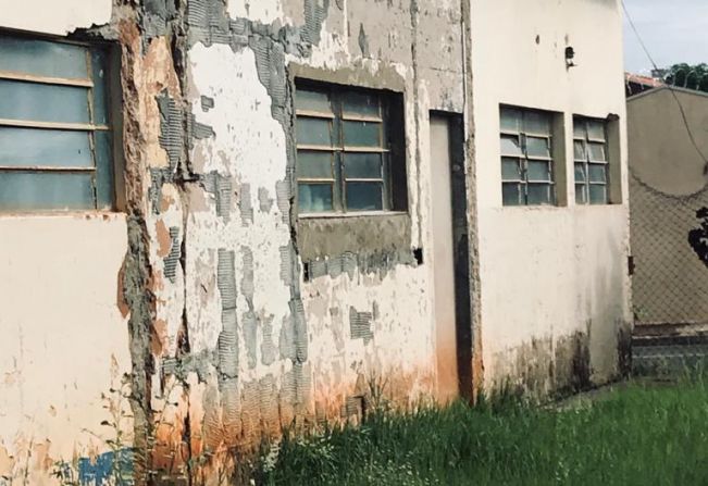 Nova gestão encontra cenário desolador em escolas de Paraguaçu