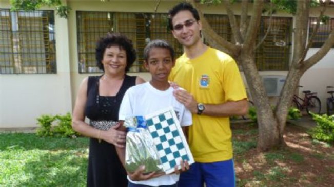 Primeira Dama Sônia Queiroz parabeniza jovem atleta paraguaçuense ouro no xadrez