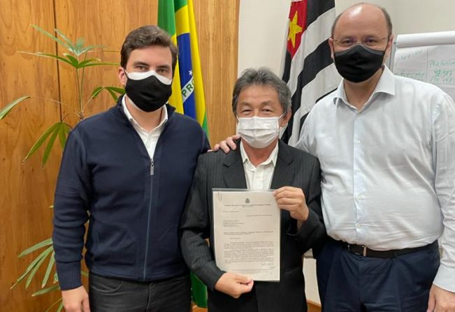 Prefeito vai a São Paulo buscar recursos para educação 